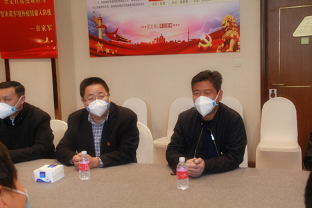 集團(tuán)張總慰問駐機(jī)場5_副本.jpg 集團(tuán)張總慰問駐機(jī)場5_副本.jpg